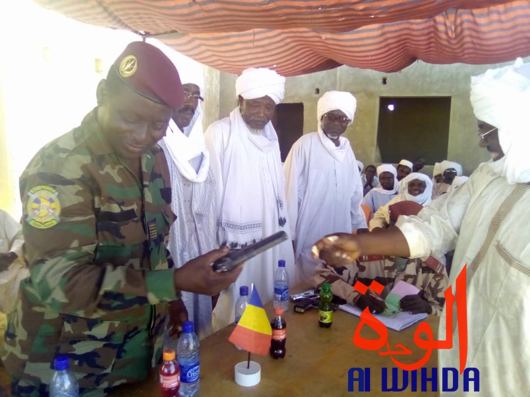 Tchad : à l'Est, la sensibilisation au désarmement porte ses fruits Tchad : à l'Est, la sensibilisation au désarmement porte ses fruits