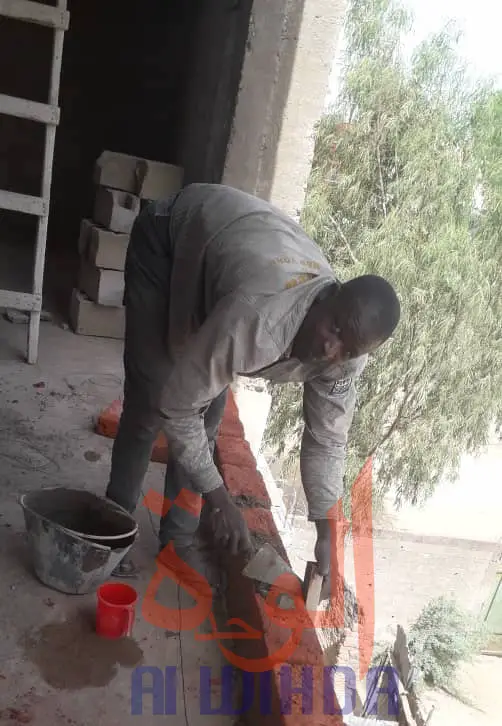 Tchad : les jeunes diplômés affrontent le chômage avec des petits emplois. © Alwihda Info