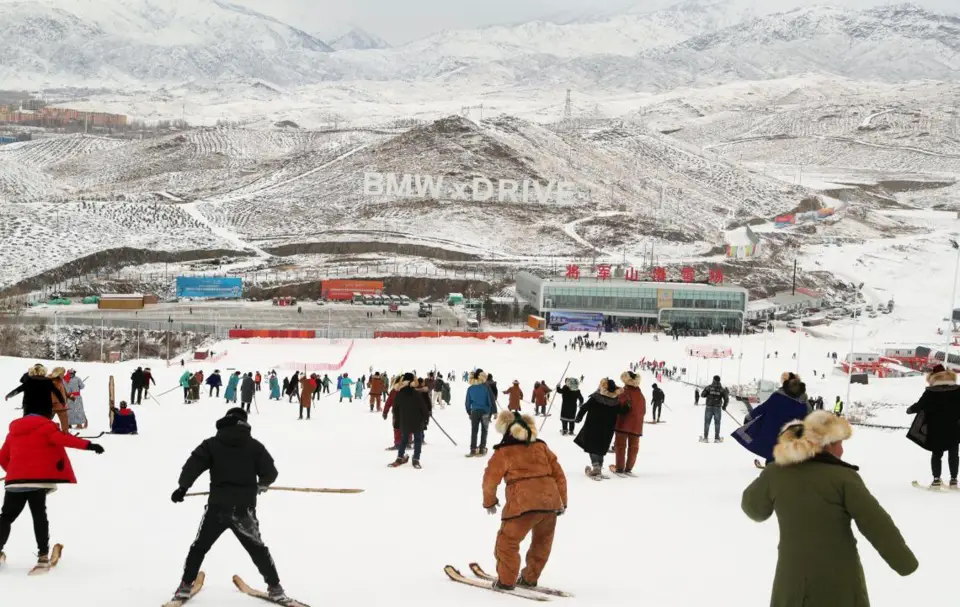 Photo taken on Nov 27, 2019 shows people skiing with fur snowboards at Jiangjunshan ski resort in Altay, northwest China’s Xinjiang Uygur Autonomous Region. The 14th Xinjiang Winter Tourism Trade Fair kicked off on that day. Photo by Zhang Xiuke