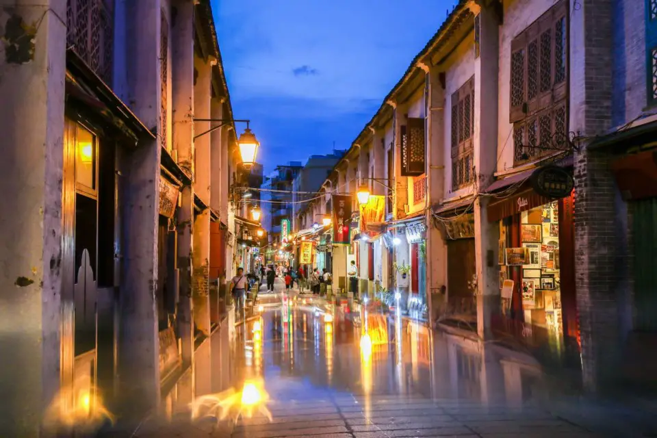 A night view of the Rua da Felicidade in Macao. (Photo by Lei Haitang, Courtesy of the Chinese Cultural Exchange Association)