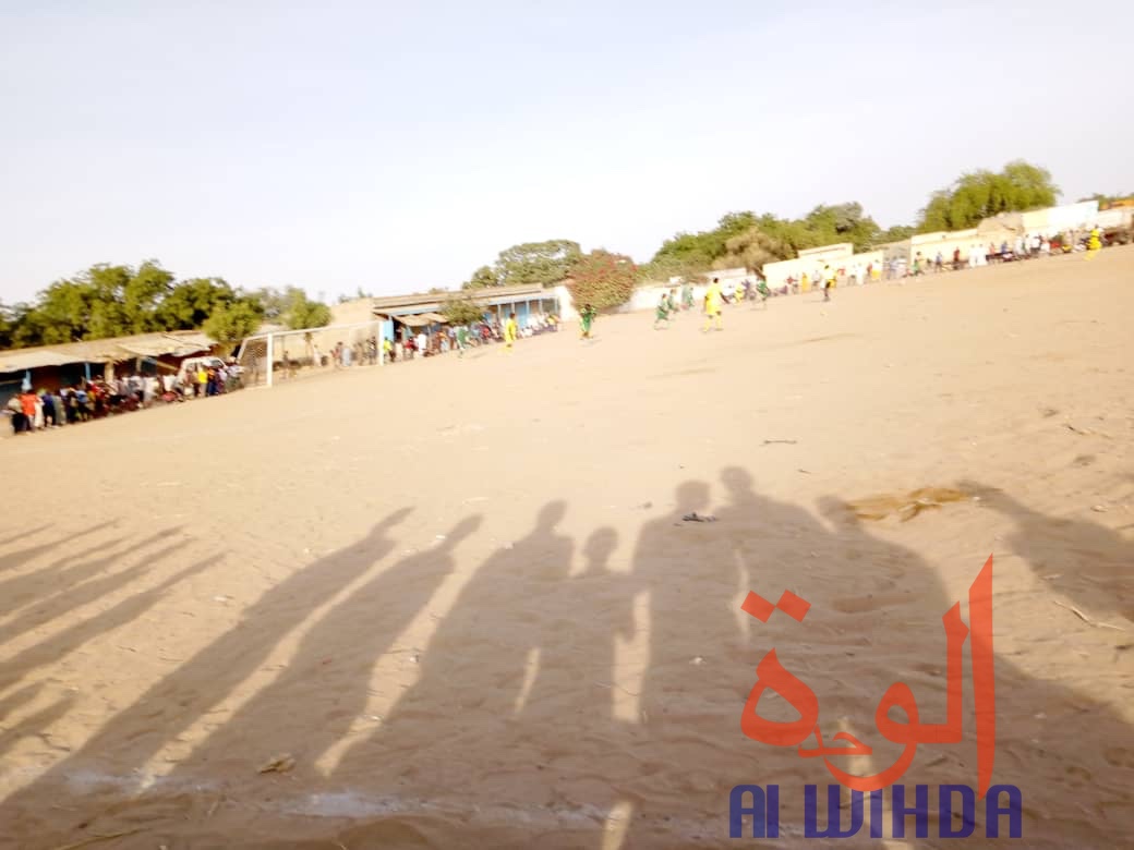 Tchad : le championnat provincial de football draine la foule à Goz Beida. © Alwihda Info/Mahamat Issa Gadaya Tchad : le championnat provincial de football draine la foule à Goz Beida. © Alwihda Info/Mahamat Issa Gadaya