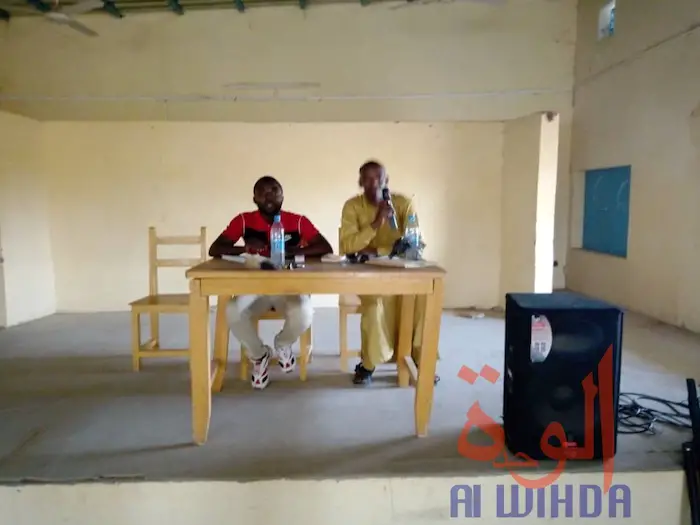 Tchad : à Goz Beida, élèves et enseignants débattent sur la violence scolaire. © Mahamat Issa Gadaya/Alwihda Info