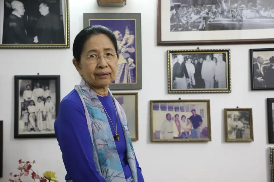 Secretary of the Democratic Party of Myanmar Mya Than Than Nu tells her story with China in front of photos recording the precious moments of China-Myanmar friendship. (Photo by Zhao Yipu, People's Daily)