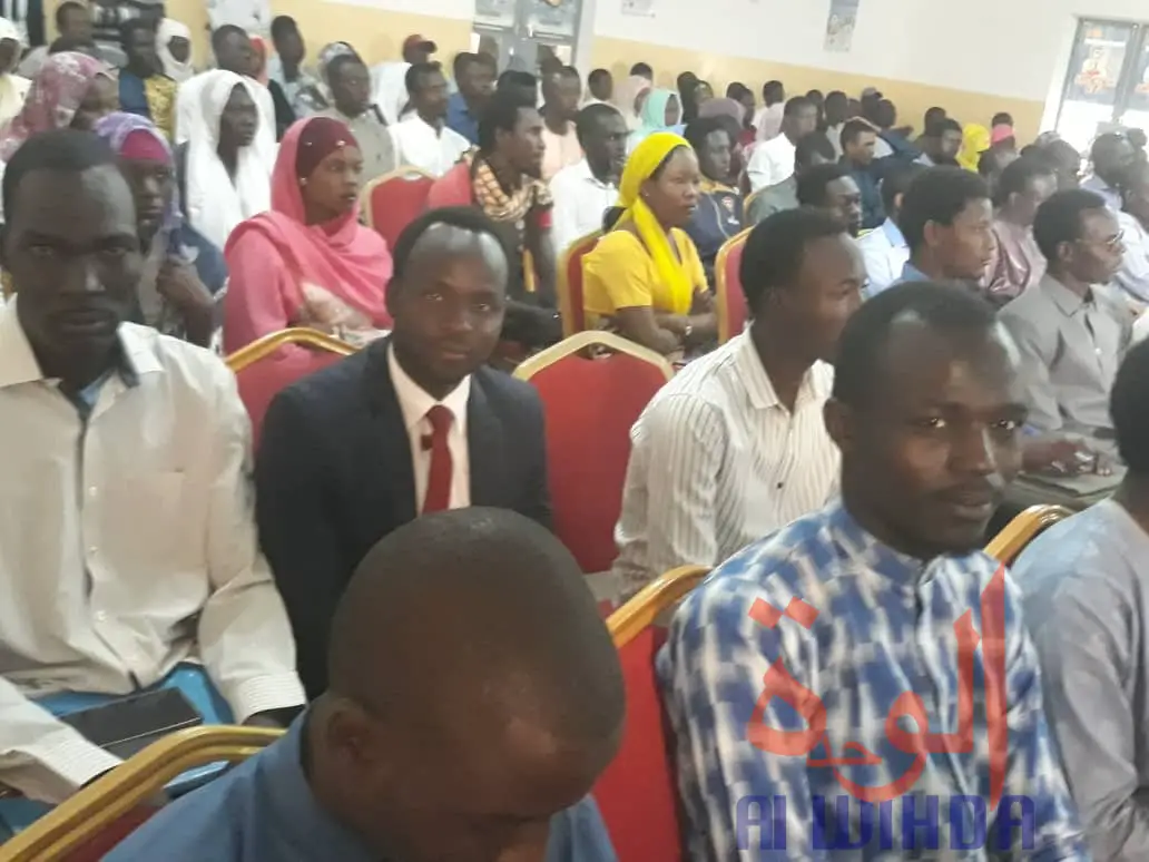 Tchad : des universitaires dénoncent le comportement des jeunes sur Internet. © Abba Issa/Alwihda Info
