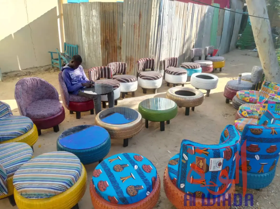 Tchad : recyclage et décoration, l'alliage parfait chez Noudji Décor & Arts. © Djibrine Haïdar/Alwihda Info