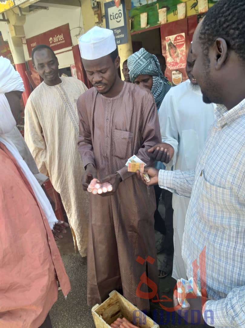 Tchad : la Société Générale vole au secours des commerçants à Abéché. © Hamid Mahamat Issa/Alwihda Info Tchad : la Société Générale vole au secours des commerçants à Abéché. © Hamid Mahamat Issa/Alwihda Info