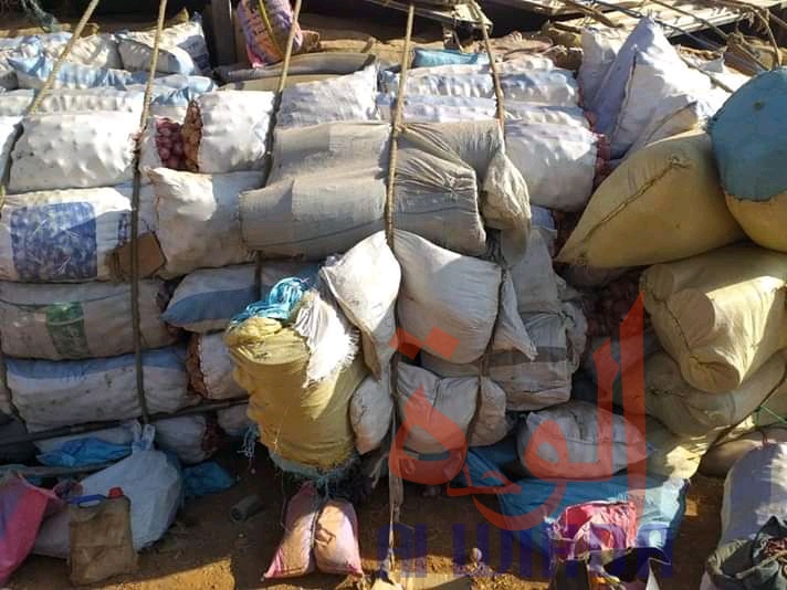 Tchad : 3 blessés après le renversement d'un gros porteur à Koukou Angarana. © Mahamat Issa Gadaya/Alwihda Info Tchad : 3 blessés après le renversement d'un gros porteur à Koukou Angarana. © Mahamat Issa Gadaya/Alwihda Info