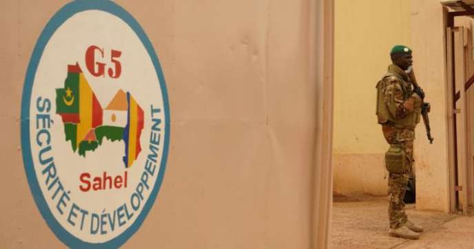Un soldat malien de la Force conjointe du G5 Sahel à Sévaré, dans le centre du Mali, le 30 mai 2018. Sébastien Rieussec/AFP Un soldat malien de la Force conjointe du G5 Sahel à Sévaré, dans le centre du Mali, le 30 mai 2018. Sébastien Rieussec/AFP