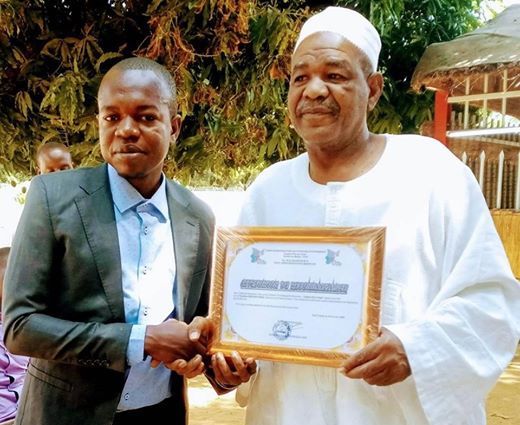 Tchad : au Moyen-Chari, la société civile honore le gouverneur sortant. © DR Tchad : au Moyen-Chari, la société civile honore le gouverneur sortant. © DR