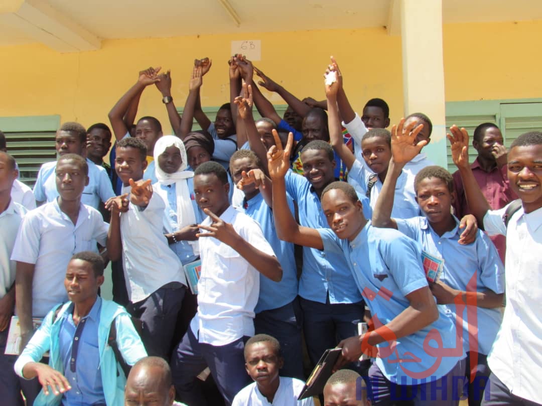 Tchad : à Goz Beida, les élèves veulent être des ambassadeurs de la paix. © Mahamat Issa Gadaya/Alwihda Info Tchad : à Goz Beida, les élèves veulent être des ambassadeurs de la paix. © Mahamat Issa Gadaya/Alwihda Info