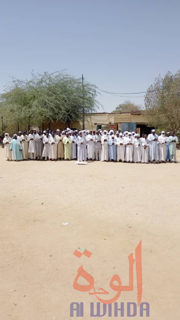 Tchad : enterrement d'un enfant à Abéché, mort asphyxié par du gaz lacrymogène Tchad : enterrement d'un enfant à Abéché, mort asphyxié par du gaz lacrymogène