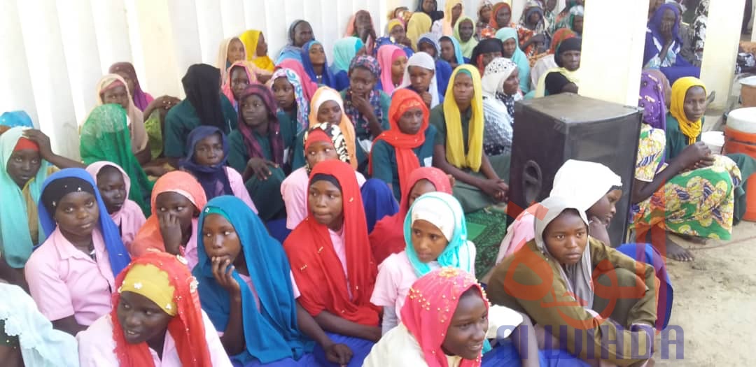 Tchad : scolarisation des filles et prévention du VIH/SIDA au centre de débats à Ati. © Hassan Djidda Hassan/Alwihda Info Tchad : scolarisation des filles et prévention du VIH/SIDA au centre de débats à Ati. © Hassan Djidda Hassan/Alwihda Info