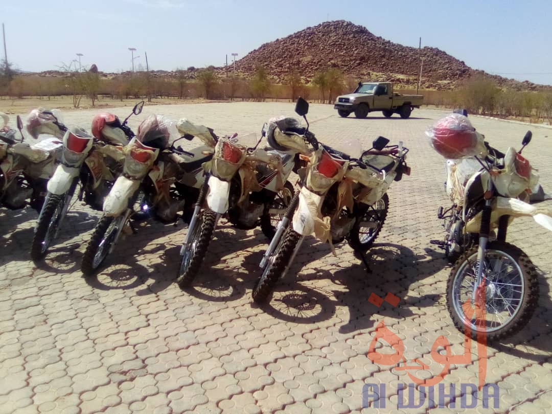Tchad : à Am Djarass, la délégation de l'éducation se renforce avec des motos. © Alwihda Info Tchad : à Am Djarass, la délégation de l'éducation se renforce avec des motos. © Alwihda Info