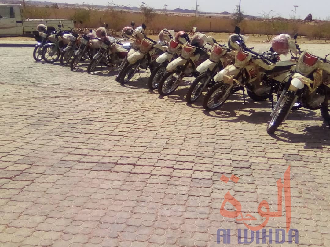 Tchad : à Am Djarass, la délégation de l'éducation se renforce avec des motos. © Alwihda Info Tchad : à Am Djarass, la délégation de l'éducation se renforce avec des motos. © Alwihda Info
