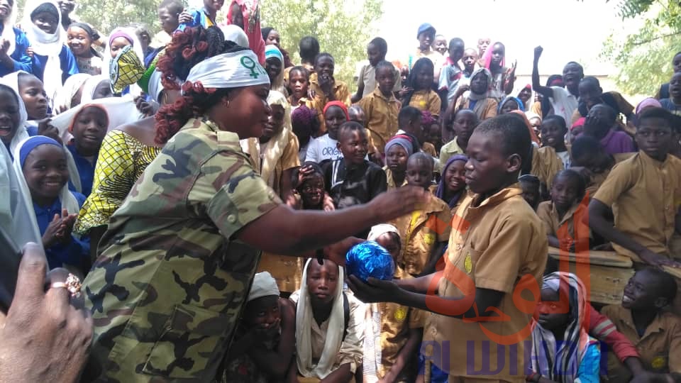 Tchad : sensibiliser dès le bas âge, un défi pour le ministère de l'Environnement. © Malick Mahamat Tidjani/Alwihda Info Tchad : sensibiliser dès le bas âge, un défi pour le ministère de l'Environnement. © Malick Mahamat Tidjani/Alwihda Info