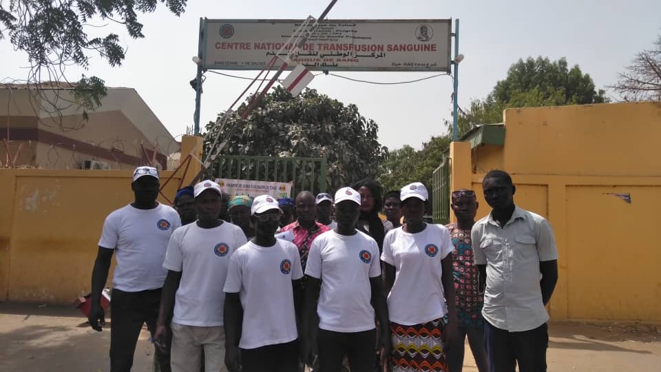Tchad : le milieu associatif en appui au Centre de transfusion sanguine. © Malick Mahamat Tidjani/Alwihda Info Tchad : le milieu associatif en appui au Centre de transfusion sanguine. © Malick Mahamat Tidjani/Alwihda Info
