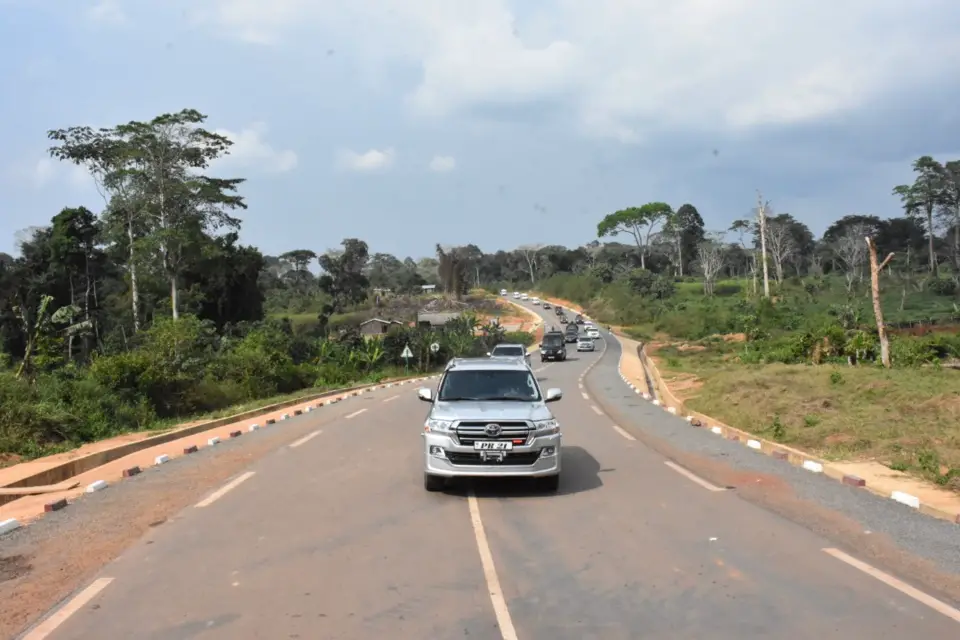 La route Sembé-Souanké-Tham (frontière du Cameroun)