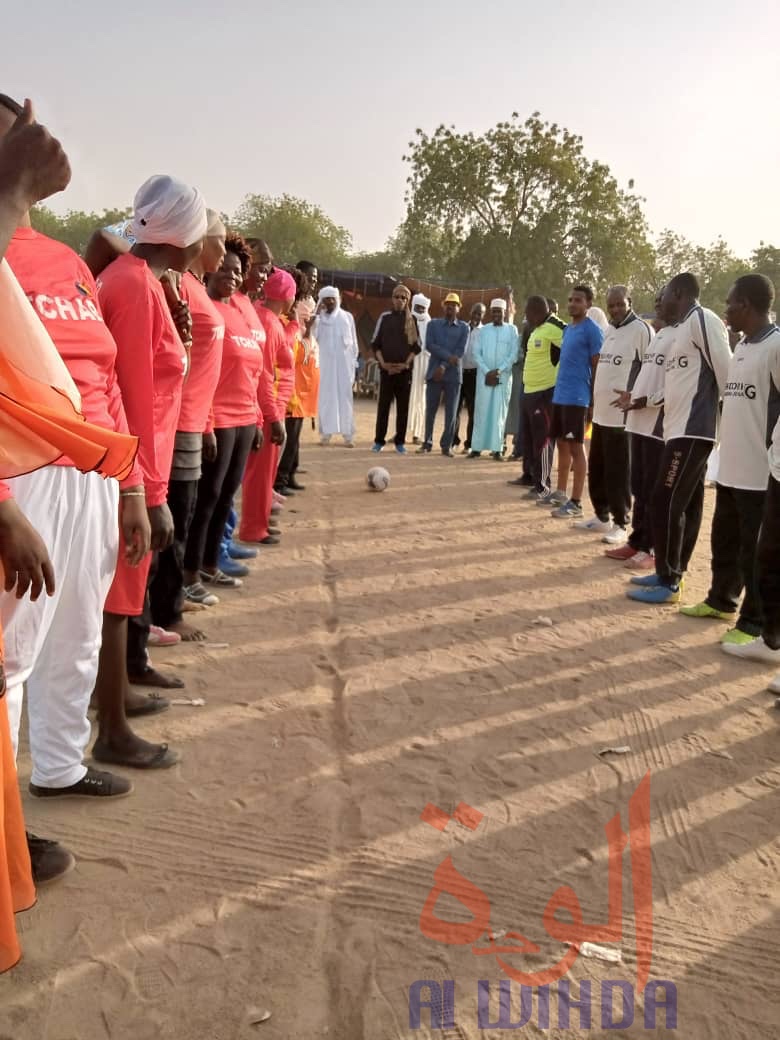 Tchad : à Ati, hommes et femmes s'affrontent dans un match de foot. © Hassan Djidda Hassan Tchad : à Ati, hommes et femmes s'affrontent dans un match de foot. © Hassan Djidda Hassan