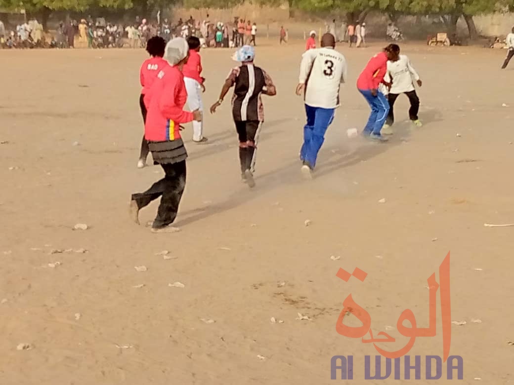 Tchad : à Ati, hommes et femmes s'affrontent dans un match de foot. © Hassan Djidda Hassan Tchad : à Ati, hommes et femmes s'affrontent dans un match de foot. © Hassan Djidda Hassan
