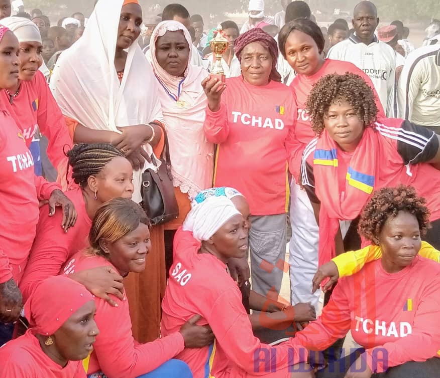 Tchad : à Ati, hommes et femmes s'affrontent dans un match de foot. © Hassan Djidda Hassan Tchad : à Ati, hommes et femmes s'affrontent dans un match de foot. © Hassan Djidda Hassan