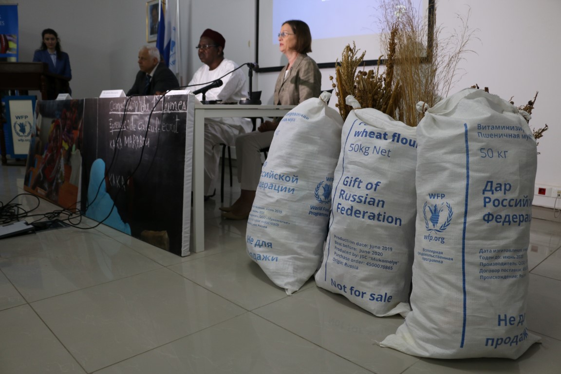 Tchad : la Russie offre une généreuse contribution au PAM pour appuyer une alimentation scolaire durable. © WFP/Maria Gallar Tchad : la Russie offre une généreuse contribution au PAM pour appuyer une alimentation scolaire durable. © WFP/Maria Gallar