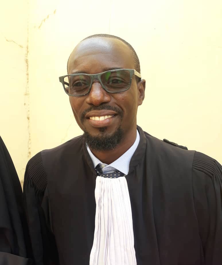 L'avocat du journaliste, Martin Inoua Doulguet, maître Olivier Gouara. © Djimet Wiche/Alwihda Info L'avocat du journaliste, Martin Inoua Doulguet, maître Olivier Gouara. © Djimet Wiche/Alwihda Info