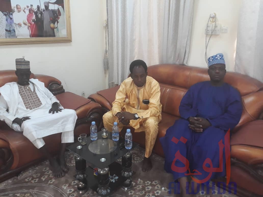 Tchad : l'ambassadeur du Nigeria en visite au Ouaddaï. © Alwihda Info Tchad : l'ambassadeur du Nigeria en visite au Ouaddaï. © Alwihda Info