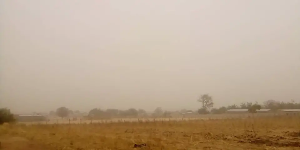 Tchad : brume de poussière et visibilité très réduite à Pala. Crédits : Foka Mapagne/Alwihda Info