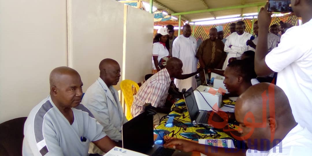 Tchad : "ouf de soulagement" pour les retraités, rentiers et veuves du Mayo Kebbi Ouest. © Foka Mapagne/Alwihda Info Tchad : "ouf de soulagement" pour les retraités, rentiers et veuves du Mayo Kebbi Ouest. © Foka Mapagne/Alwihda Info