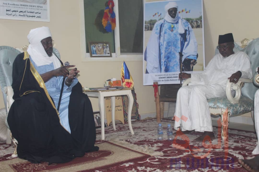 Tchad : la délégation de Ahmat Bachir à Abéché pour l'intronisation du sultan du Ouaddaï. © Alwihda Info Tchad : la délégation de Ahmat Bachir à Abéché pour l'intronisation du sultan du Ouaddaï. © Alwihda Info