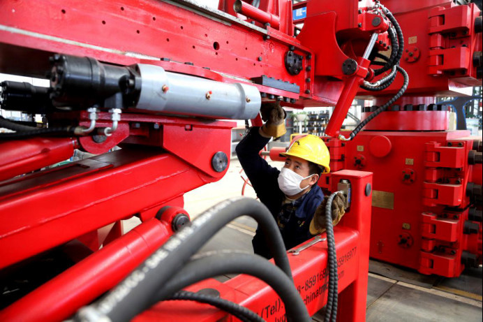 A man works on a production line of a special vehicle manufacturing company in Lianyungang, east China’s Jiangsu province, March 16, 2020. Photo by Wang Chun/People’s Daily Online