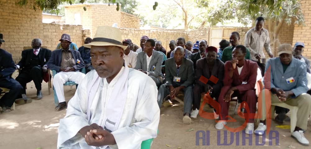Tchad : le mot d'ordre du gouverneur Ngarboudjim Medeur dans la Tandjilé. © Éric Guedi/Alwihda Info Tchad : le mot d'ordre du gouverneur Ngarboudjim Medeur dans la Tandjilé. © Éric Guedi/Alwihda Info