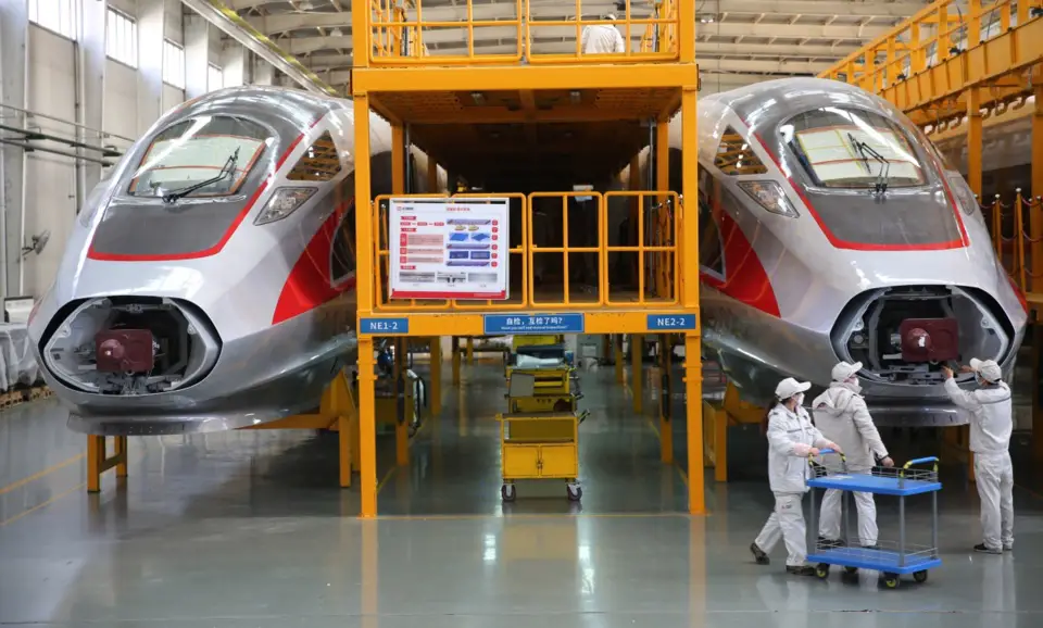 A 350-km/h Fuxing train rolls off production line at the factory of CRRC Qingdao Sifang Co. Ltd. in Qingdao, east China’s Shandong province, March 11, 2020. Six trains have been built by the company after it resumed production, and the other five are going through debugging. Zhang Jingang, People’s Daily Online