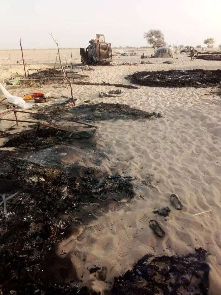 Les restes de la base militaire de Bouma après l'attaque lundi 23 mars 2020 d'insurgés de Boko Haram. © DR