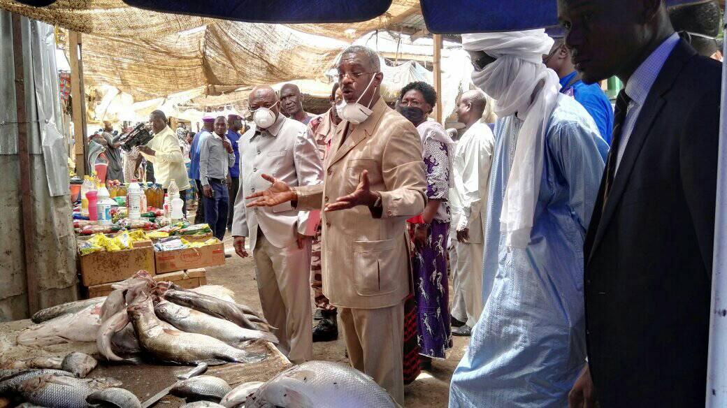Tchad - Covid-19 : à N'Djamena, des contrôles pour vérifier la fermeture des boutiques. © DR/M.Ndj