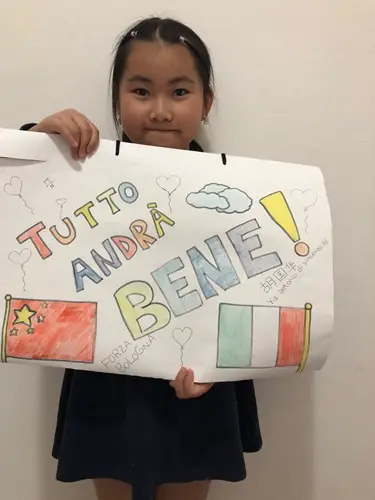 Hu Guohua, a Chinese child living in Bologna, shows her artwork. Photo: Courtesy of Chinese youth volunteers in Bologna
