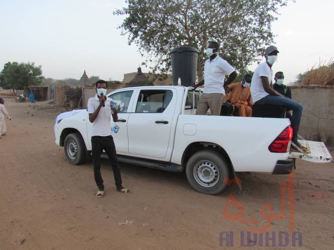 Des jeunes de Goz Beida en opération de sensibilisation, le 27 mars 2020. ©&nbsp;Mahamat Issa Gadaya/Alwihda Info