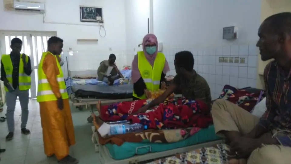 Tchad : à l'hôpital militaire, les citoyens honorent le sacrifice des soldats. © Malick Mahamat/Alwihda Info