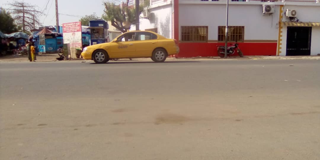 Un taxi circule dans la ville de N'Djamena. © K.M./Alwihda Info