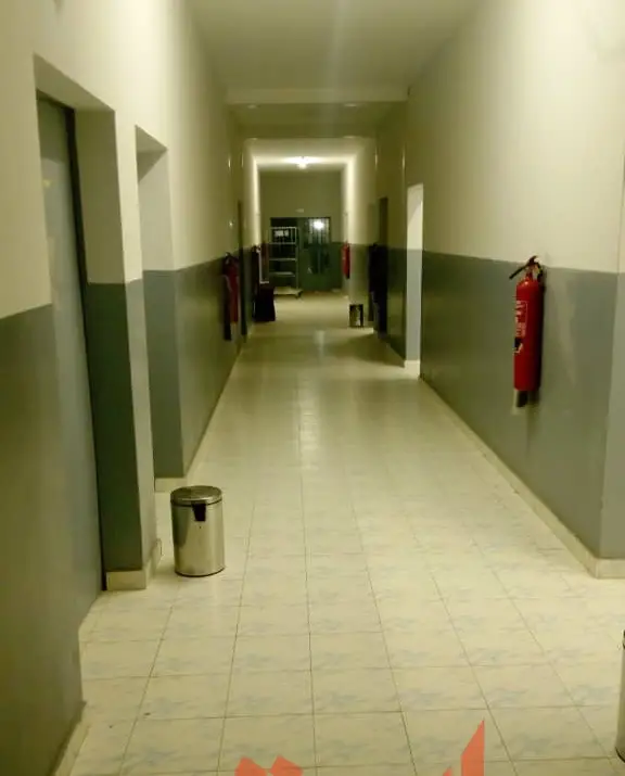 Un couloir de l'hôpital de Farcha où sont pris en charge les patients du COVID-19. Tchad. © Alwihda Info