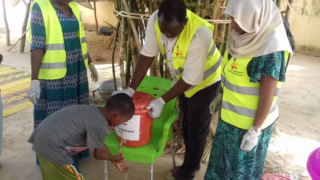 Tchad / Covid-19 : des kits d'hygiène distribués de porte-à-porte à N'Djamena. © Abakar Chérif Hamid/Alwihda Info