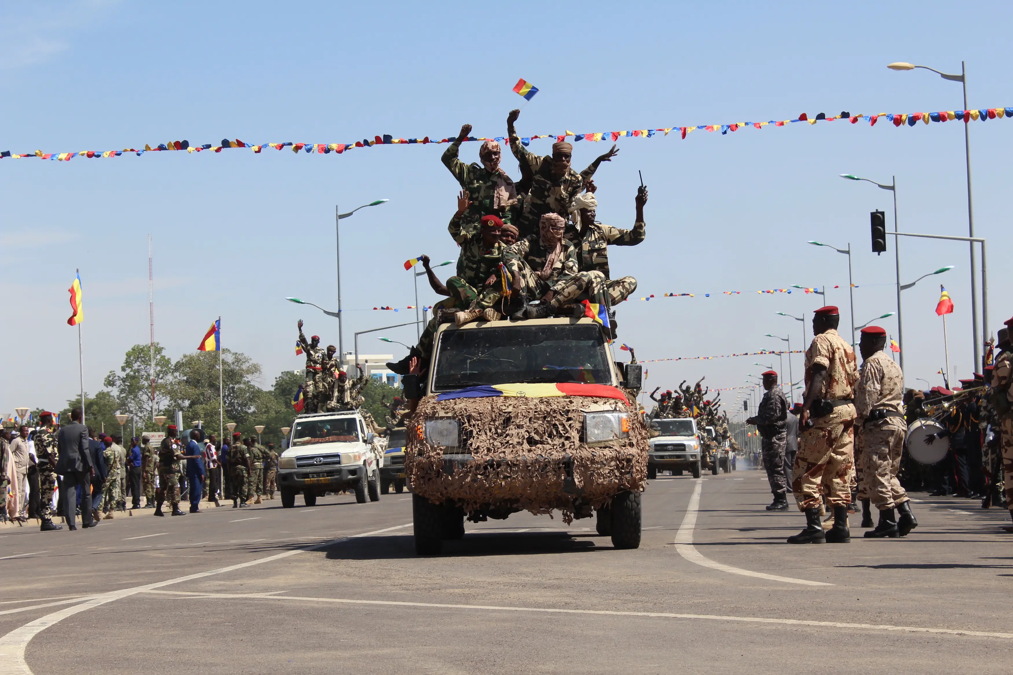 Des soldats tchadiens lors d'un défilé à la Place de la nation de N'Djamena. © Djimet Wiche/Alwihda Info