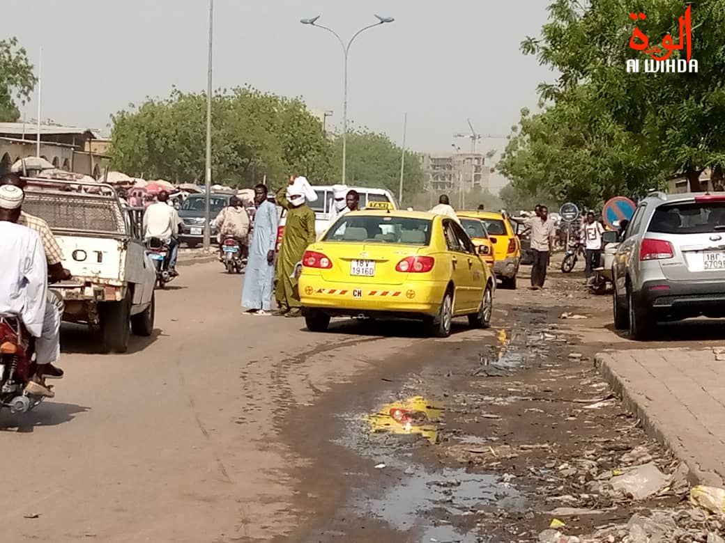 Tchad / Covid-19 : les taximan craignent le pire pour leurs affaires. © Kelvin Mendig-lembaye/Alwihda Info Tchad / Covid-19 : les taximan craignent le pire pour leurs affaires. © Kelvin Mendig-lembaye/Alwihda Info
