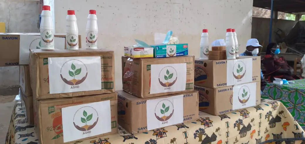 Tchad - Covid-19 : à N'Djamena, des produits d'hygiène offerts à des ménages. © Djibrine Haïdar/Alwihda Info