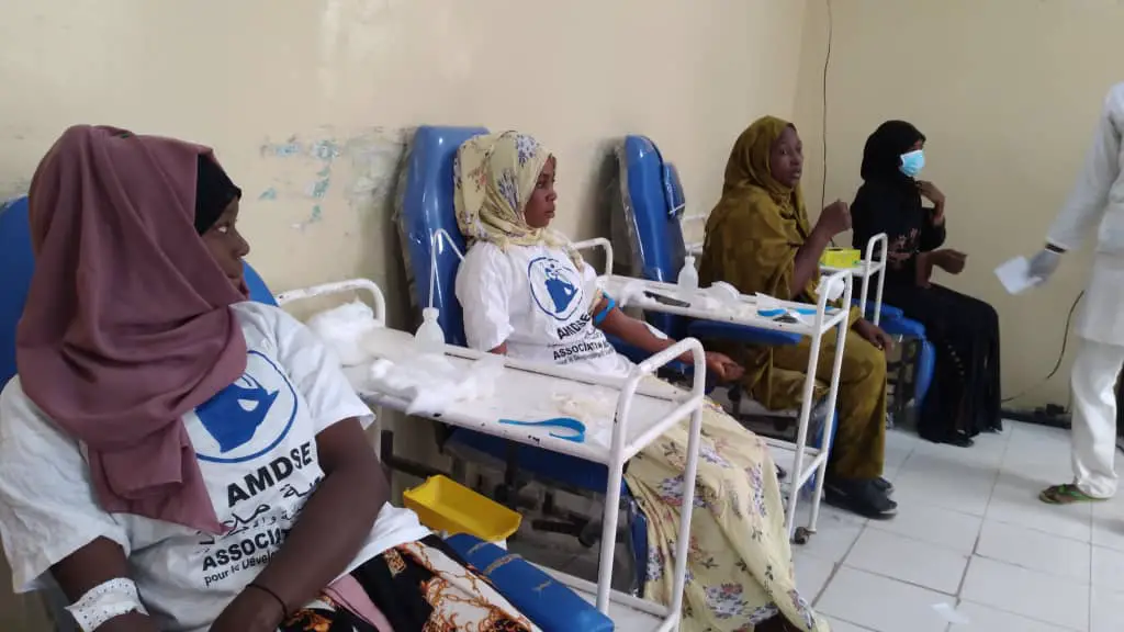 Tchad : des femmes donnent leur sang pour les soldats blessés. © Djibrine Haïdar/Alwihda Info
