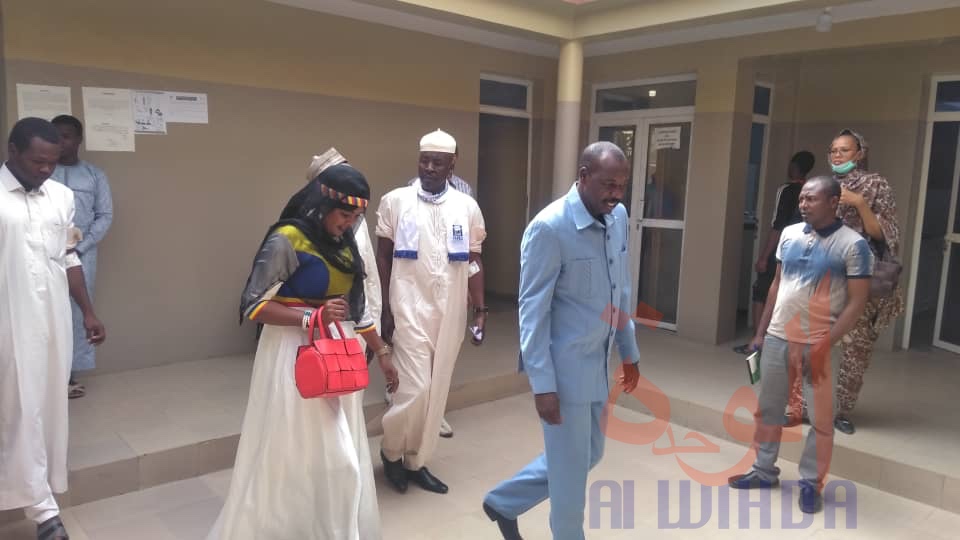 Tchad : le parti PPCD mobilise ses membres pour un don de sang aux soldats. © Malick Mahamat Tidjani/Alwihda Info Tchad : le parti PPCD mobilise ses membres pour un don de sang aux soldats. © Malick Mahamat Tidjani/Alwihda Info