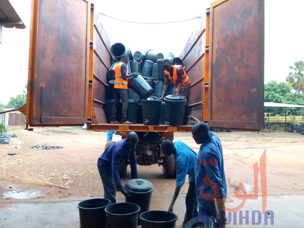 Covid-19 : La Coton Tchad fait un important don pour appuyer la lutte. © Golmen Ali/Alwihda Info Covid-19 : La Coton Tchad fait un important don pour appuyer la lutte. © Golmen Ali/Alwihda Info