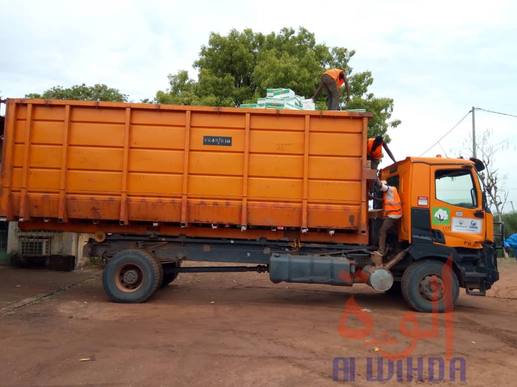 Covid-19 : La Coton Tchad fait un important don pour appuyer la lutte. © Golmen Ali/Alwihda Info Covid-19 : La Coton Tchad fait un important don pour appuyer la lutte. © Golmen Ali/Alwihda Info