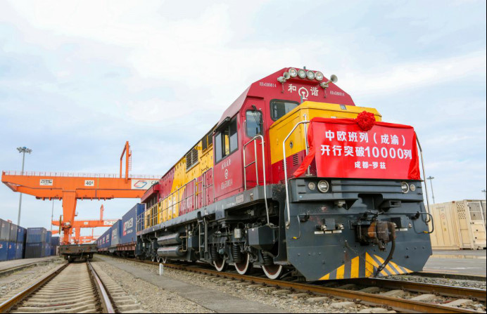 A China-Europe freight train carrying electronic and machinery products departs from the international railway port of Chengdu, southwest China’s Sichuan province, March 27, 2020. Photo by Bai Guibin, People’s Daily Online