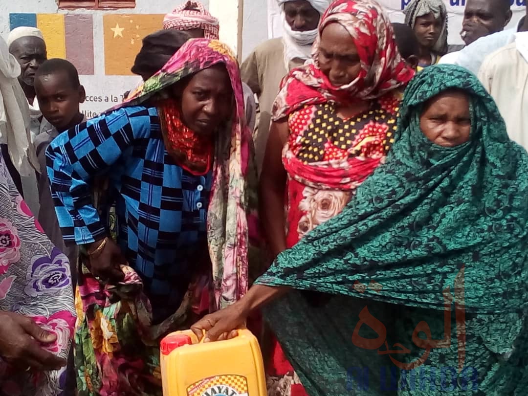 Tchad : à Massaguet, un lot de vivres remis à la population de Haraze Al Biar. © Mbainaissem Gédéon Mbeïbadoum/Alwihda Info